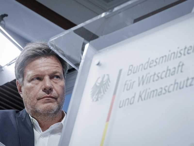 Il ministro dell'Economia e del Clima tedesco, Robert Habeck (Lapresse)