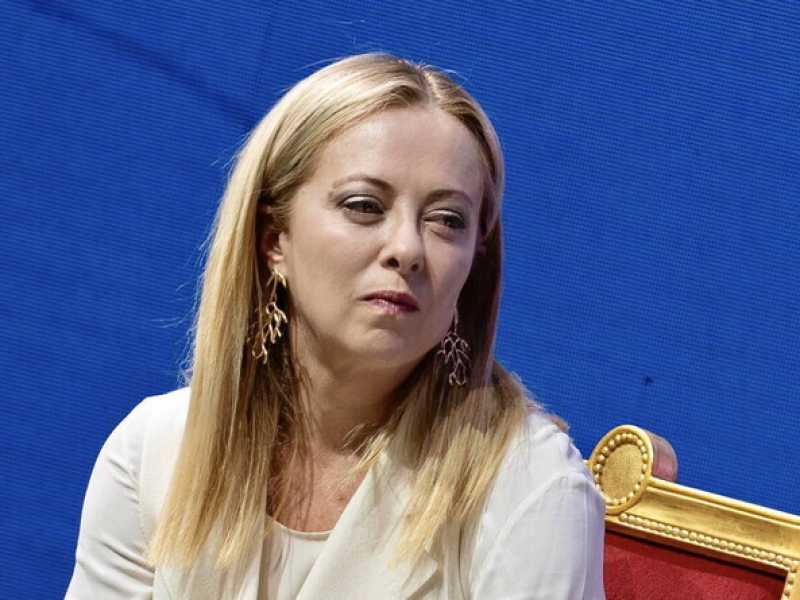 Tacco Meloni. Non solo Rai e Gdf, ma anche Servizi e Inps. Fazzolari vuole farsi il dipartimento