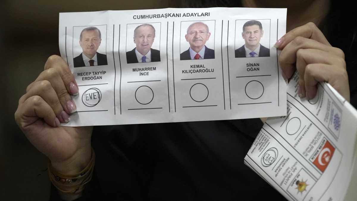 Immagine di Erdoğan è davanti ma non basta. In Turchia si va verso il ballottaggio con Kılıçdaroğlu