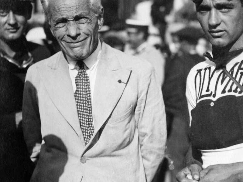 Henri Desgrange (a sinistra nella foto, via Getty Images)