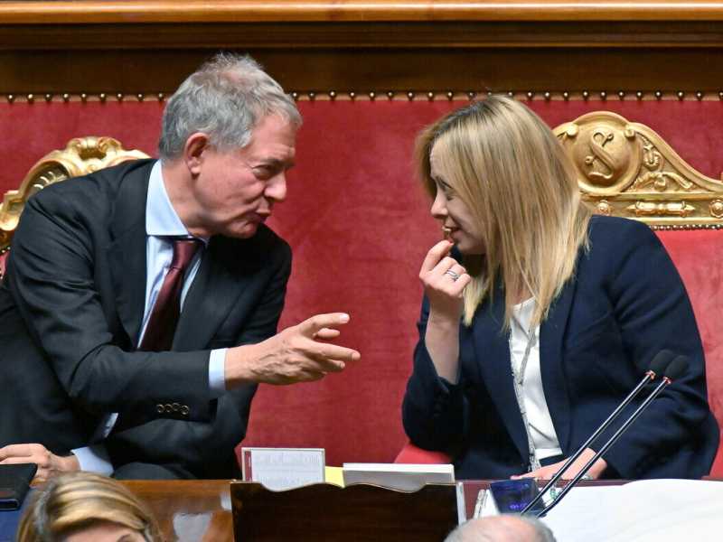 Adolfo Urso con Giorgia Meloni (Ansa)