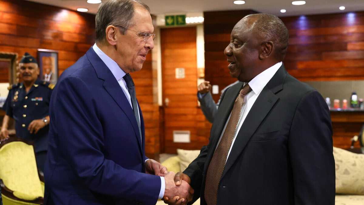Immagine di Il Sudafrica si prepara a fare una guerra assieme a Putin, ma pure ad arrestarlo