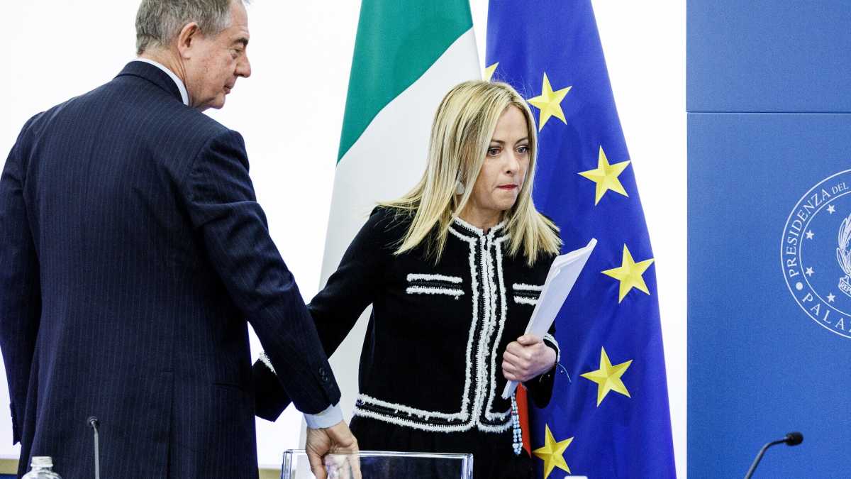 Immagine di Fare come Macron? Urso pensa a una conferenza con imprese straniere nel 2024. Tensioni con la Farnesina