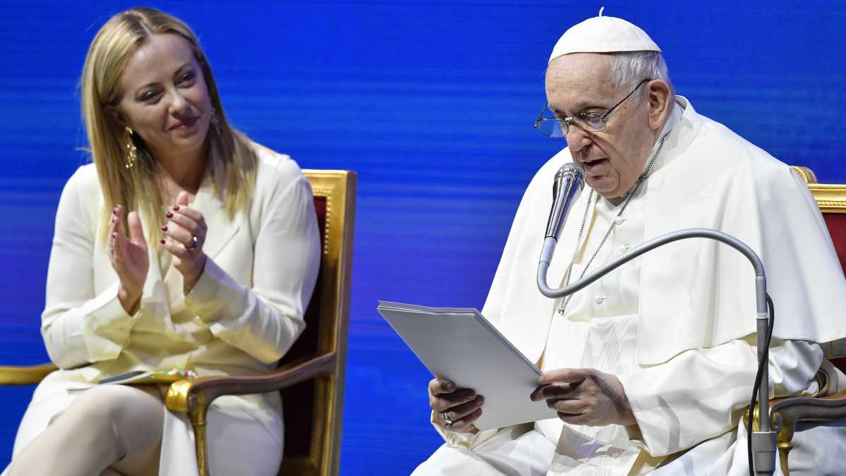 Immagine di Perché il Pd di Schlein è andato nel panico per la nuova foto di Meloni con il Papa