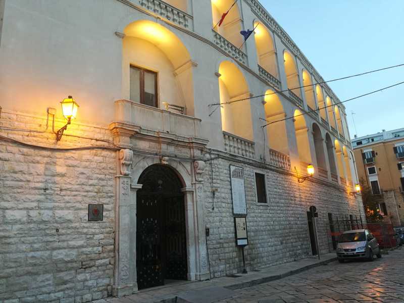 Il palazzo del Comune di Bisceglie (regione.puglia.it)