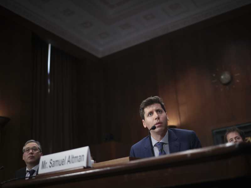 <span style="color: rgb(8, 8, 8); font-family: Lato, sans-serif; font-size: 14px;">Sam Altman al Senato americano (Win McNamee / Getty Images)</span>