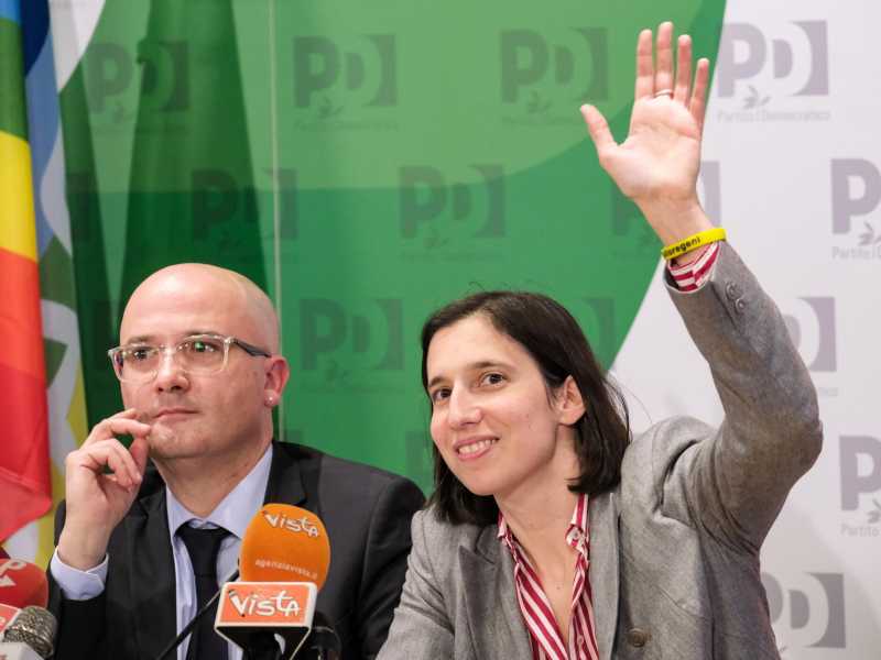 Elly Schlein e Davide Baruffi alla conferenza stampa (LaPresse)