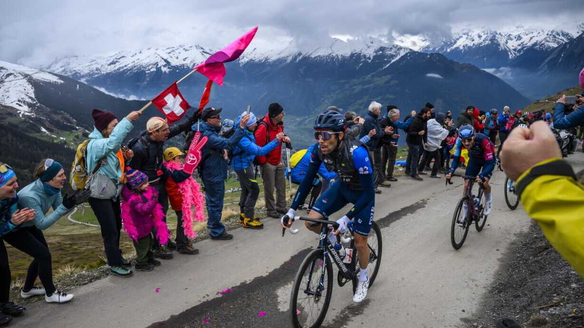 Immagine di Giro d'Italia. A Crans Montana vince Rubio. Per fortuna che c'è Pinot