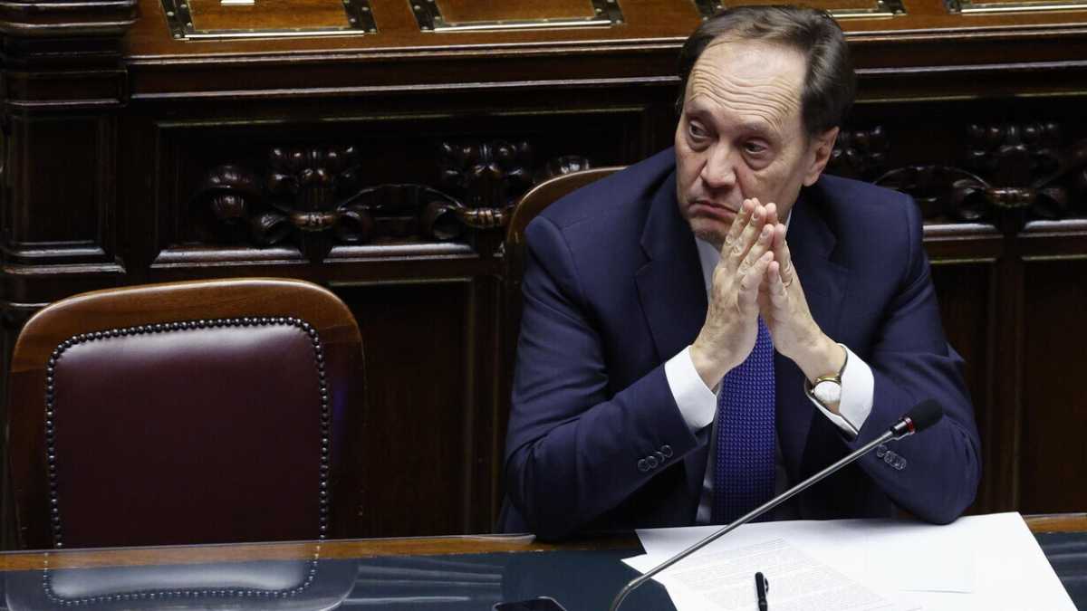 Immagine di Ciriani manda un messaggio alla Lega sull'Autonomia: "Il Parlamento ha i suoi tempi"