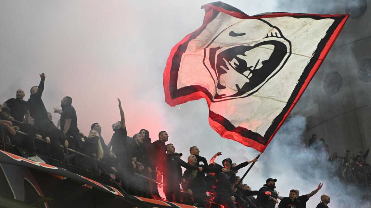 Immagine di Il comunicato della curva Sud del Milan e la politica