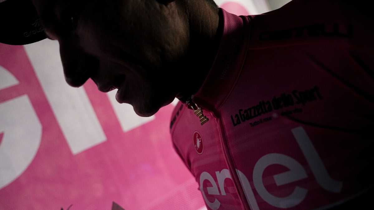 Immagine di Giro d'Italia. Denz vince, Armirail in rosa. Gran calma