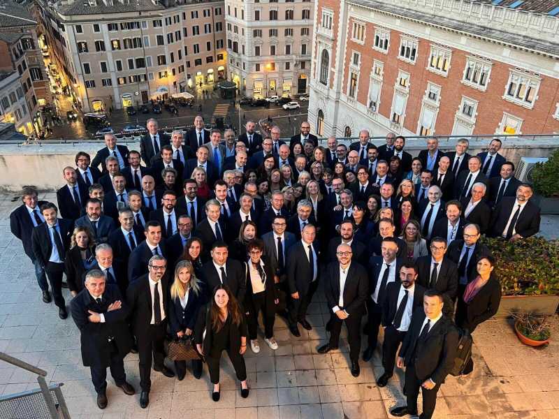 La marcia degli intrepidi. Ecco i veri spiritati di Giorgia Meloni, la corrente della collera