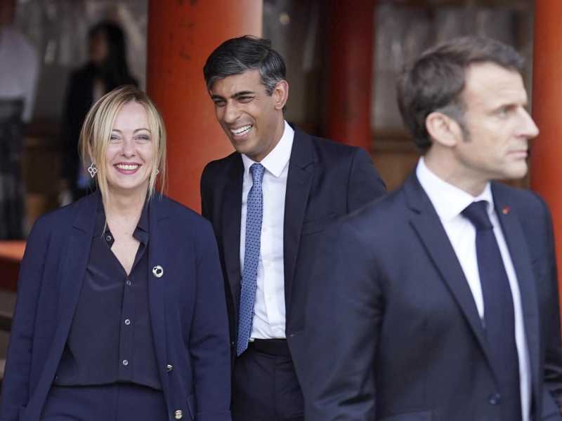 Giorgia Meloni e Emmanuel Macron al G7 (LaPresse)