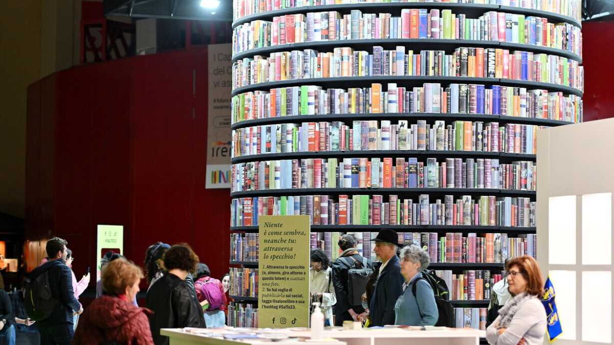 Immagine di La soluzione per risollevare la lettura in Italia? Far pagare il biglietto d'ingresso in librerie e biblioteche