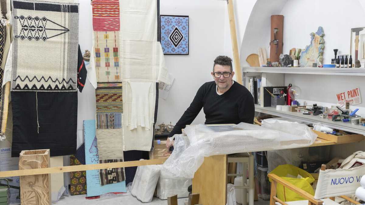 Immagine di Nello studio (di oggi e di domani) con Ettore Favini: "L’arte è un oracolo"