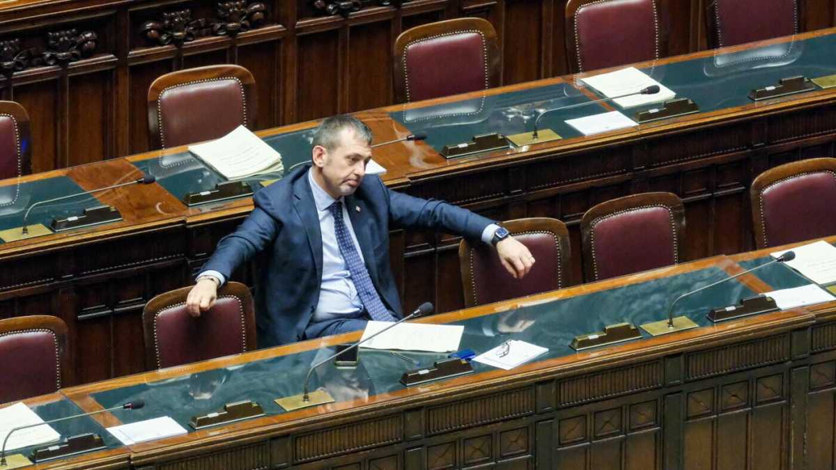 Immagine di Per i pm di Roma Delmastro ha violato il segreto amministrativo sul caso Cospito