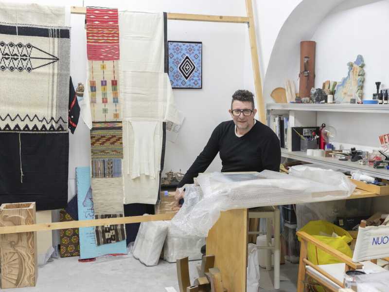 Nello studio (di oggi e di domani) con Ettore Favini: "L’arte è un oracolo"