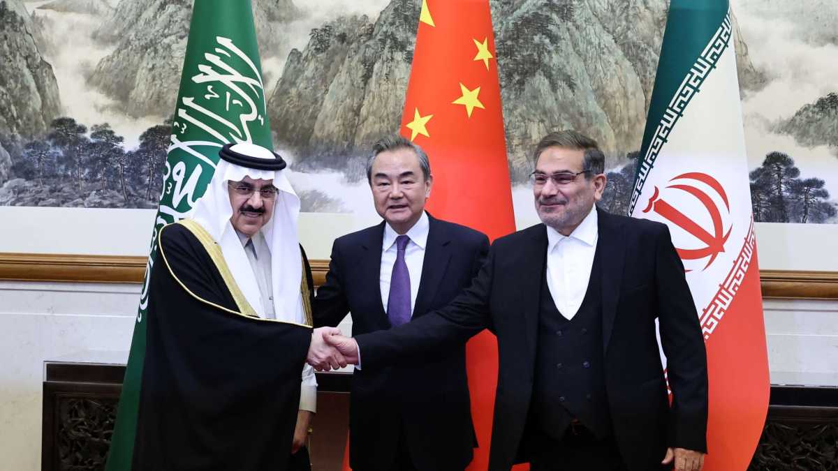 Immagine di In Iran lascia l’uomo della “pace” con i sauditi che stravolge i connotati al medio oriente. Attenti ai falchi