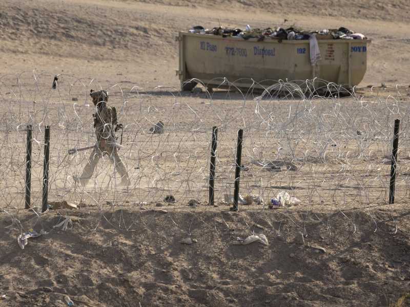<span style="color: rgb(8, 8, 8); font-family: Lato, sans-serif; font-size: 14px;">Un campo profughi a El Paso, in Texas, nel marzo scorso (John Moore / Getty Images)</span>