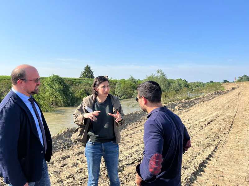 Schlein come Meloni: va in Romagna per portare solidarietà, ma senza dirlo
