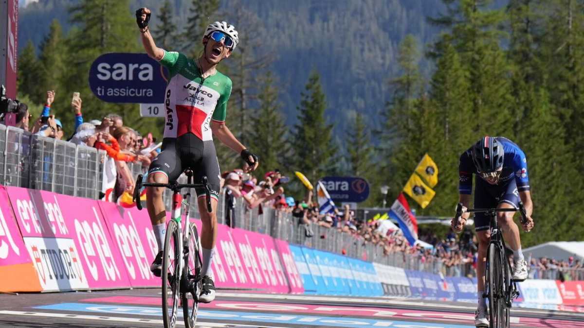 Immagine di Filippo Zana vince in Val di Zoldo e completa i colori del Giro d'Italia