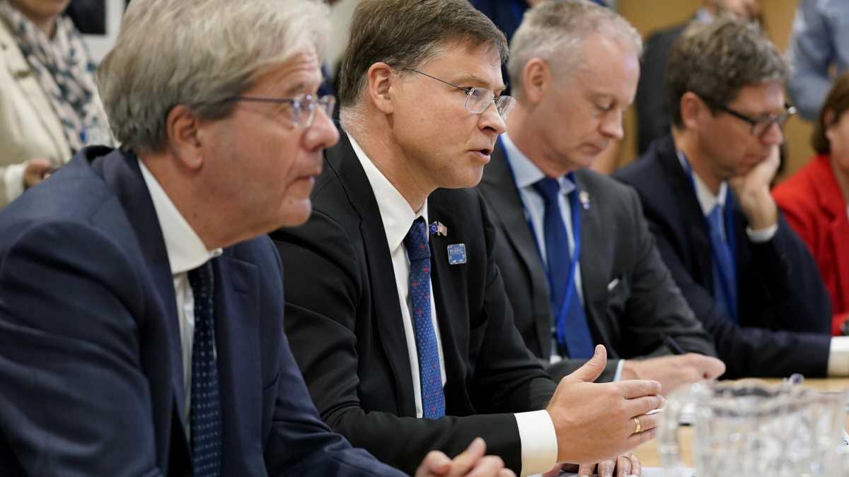 Immagine di Dombrovskis: "L'Italia acceleri con il Pnrr, una proroga è improbabile"
