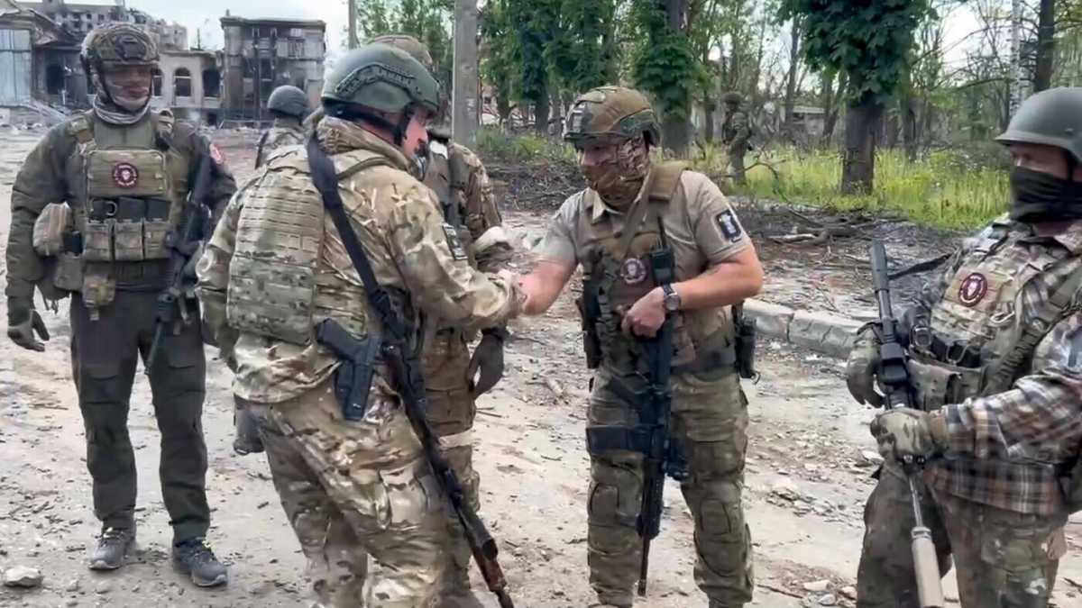 Immagine di Prigozhin lascia Bakhmut all'esercito russo ed è una sfida