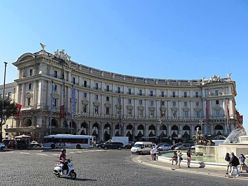 L'Anantra Hotel di Palazzo Naiadi (Wikipedia)