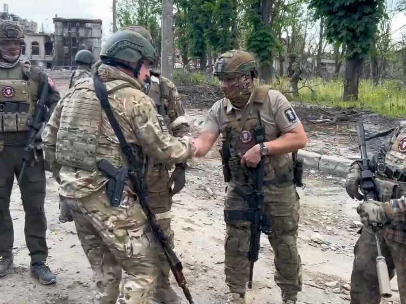 Prigozhin lascia Bakhmut all'esercito russo ed è una sfida