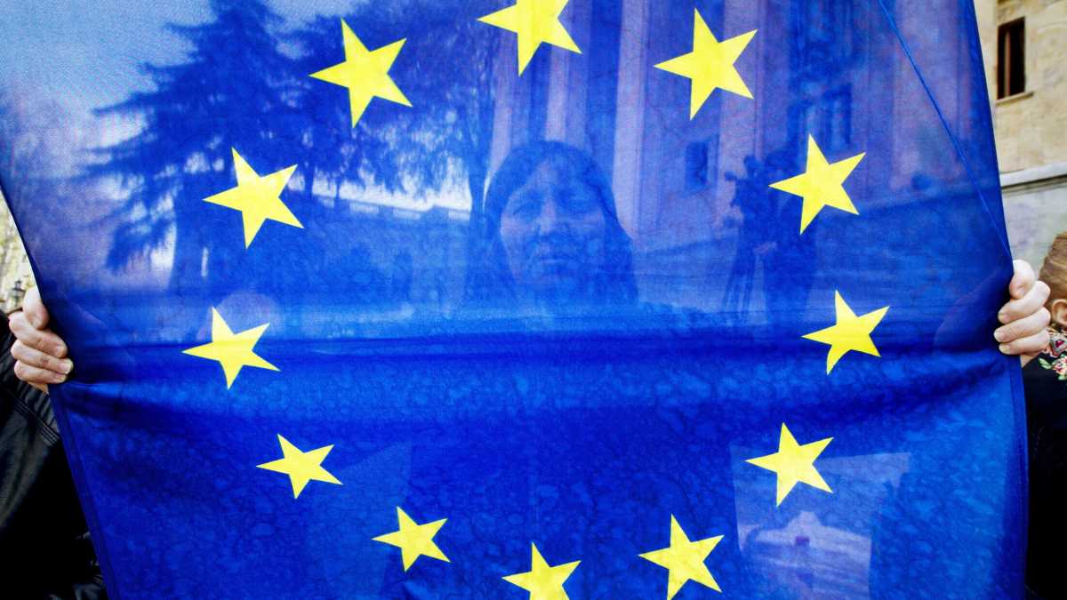 Immagine di In Georgia il Giorno dell'indipendenza ha i colori dell'Ucraina e dell'Ue
