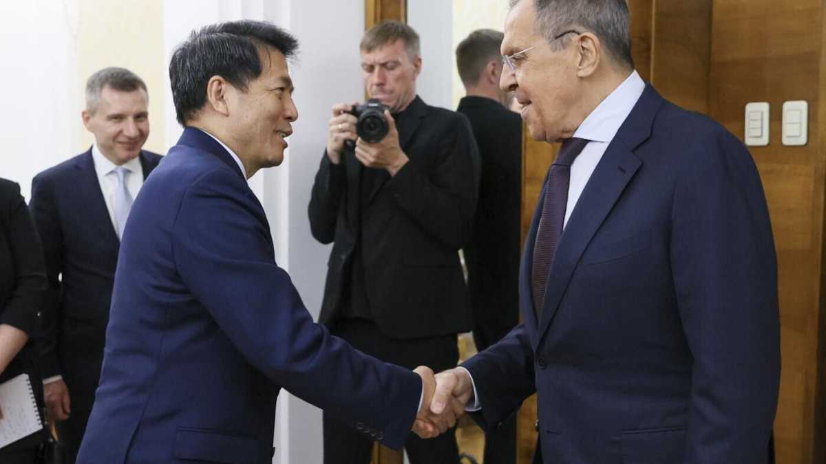 Immagine di Eccola la pace di Xi per l’Ucraina: dividere l’Ue da Biden e regalare terre a Putin