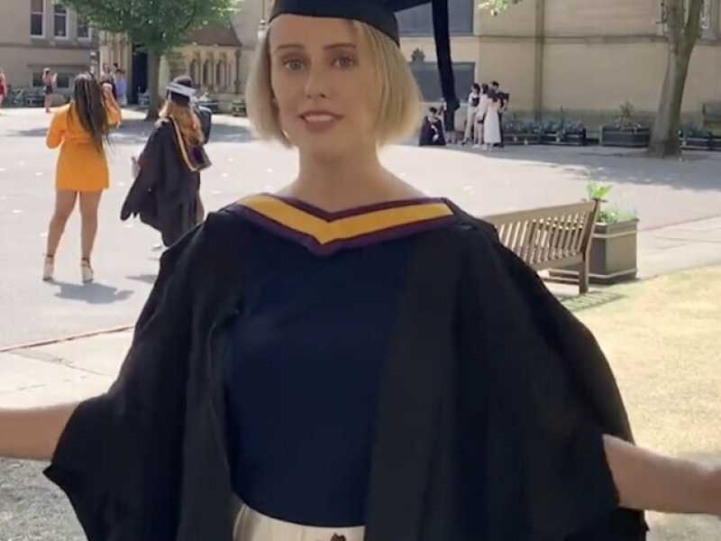 Laura Nuttall avrà ventitrè anni per sempre