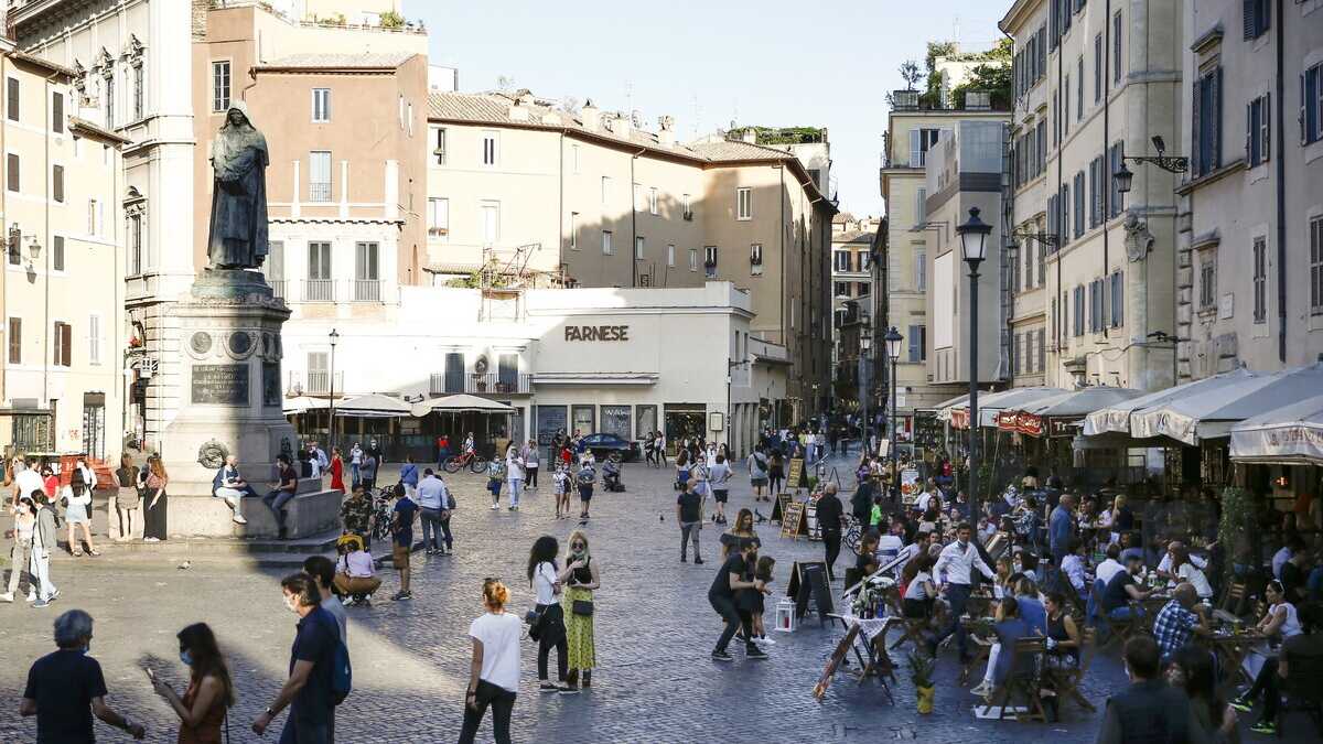 Immagine di Guerra alle paninoteche: i comitati scendono in piazza