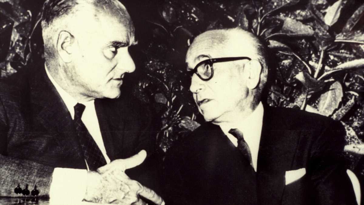 Immagine di I letterati di oggi non hanno imparato niente da Giacomo Debenedetti