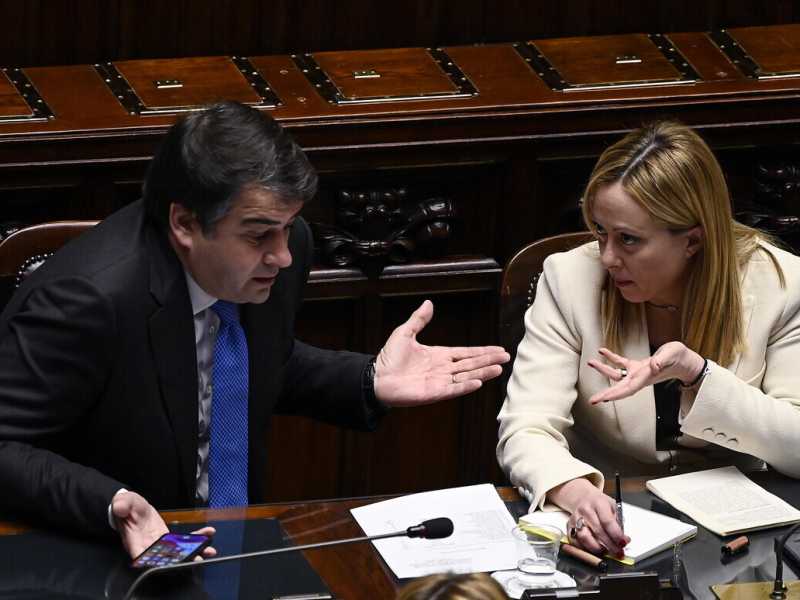 La premier Giorgia Meloni e il ministro per il Pnrr, Raffaele Fitto (Ansa)
