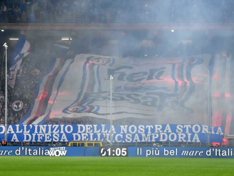 La curva della Sampdoria contro l'Empoli (LaPresse)