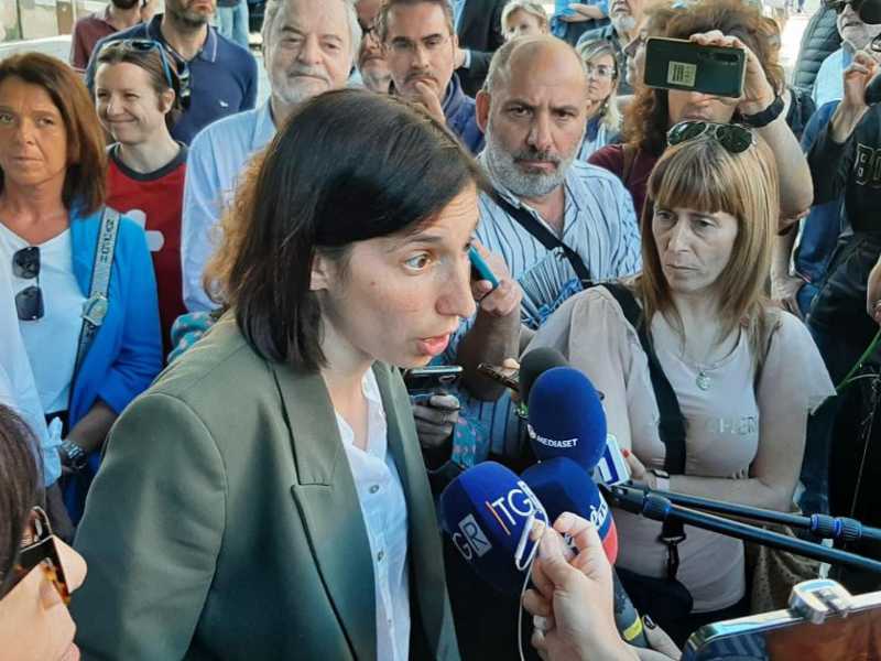 "Da soli non si vince". Schlein rispolvera il "campo largo" per ammortizzare la sconfitta