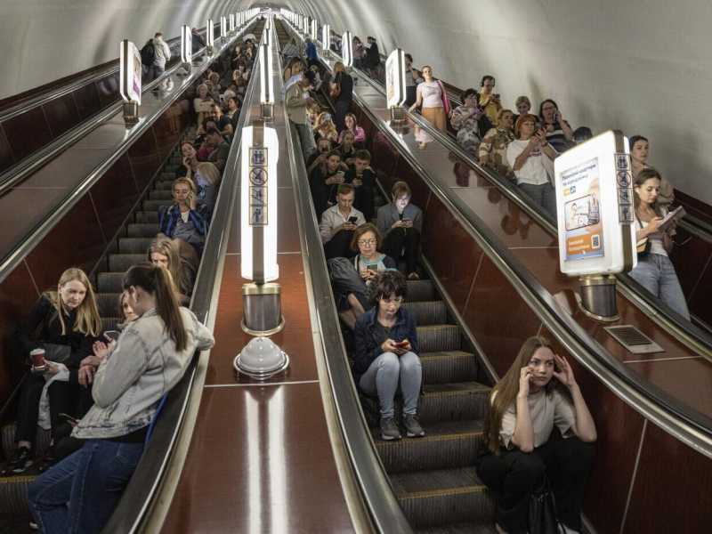 A Kyiv, tra il bunker e McDonald’s, pure la voglia di normalità è sotto attacco