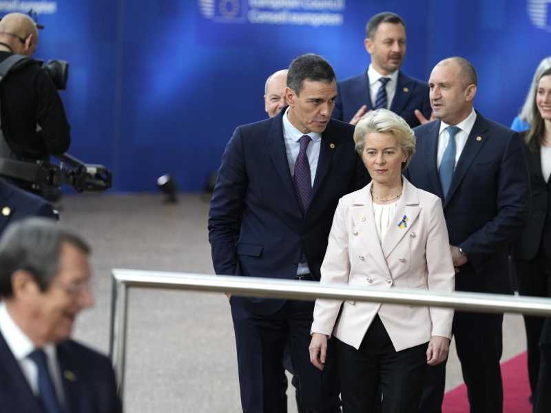 Pedro Sanchez con Ursula von der Leyen (LaPresse)