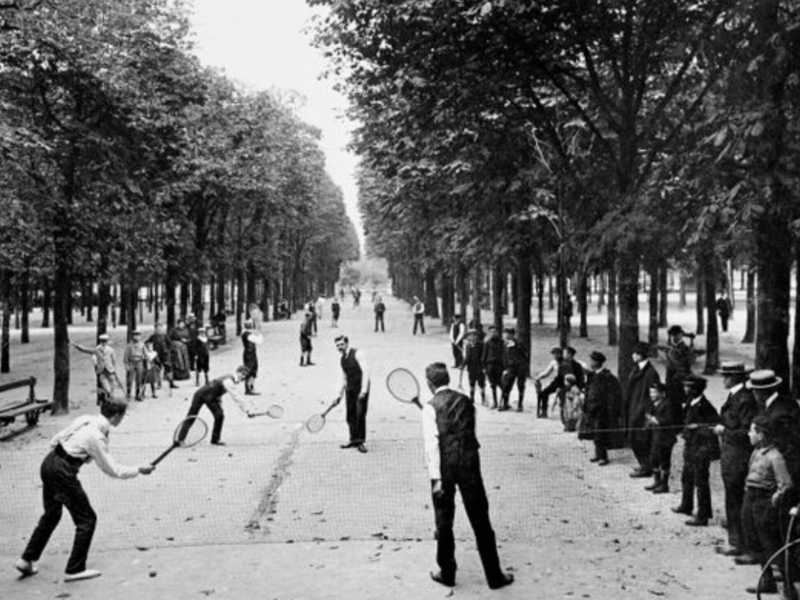 Il tennis a Parigi non è solo Roland Garros. Le racchette al Giardino del Lussemburgo