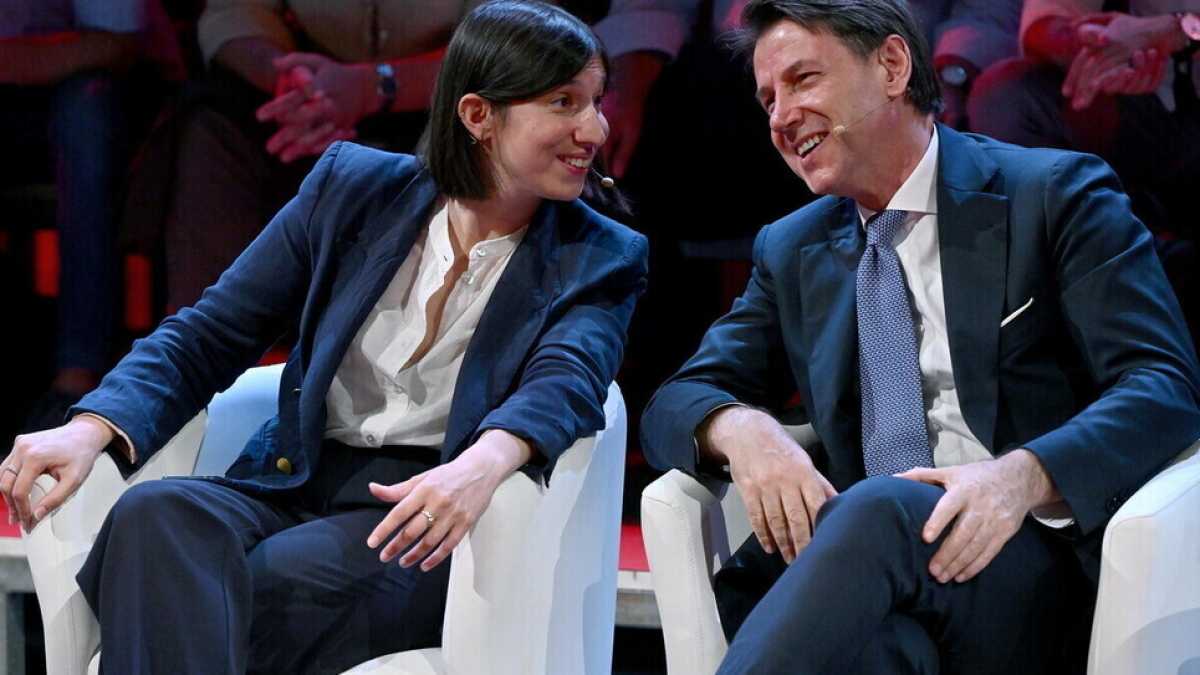Immagine di Conte va all'attacco del Pd in difficoltà. E respinge il "campo largo"