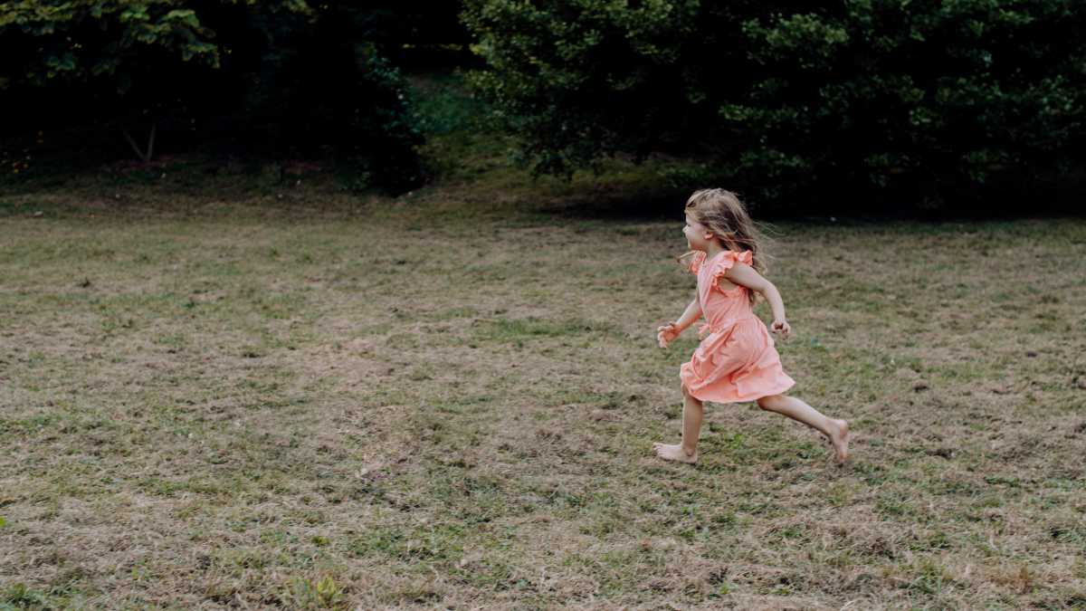 Immagine di L’anti memoir di una madre e di una figlia. Sempre c’è una bambina