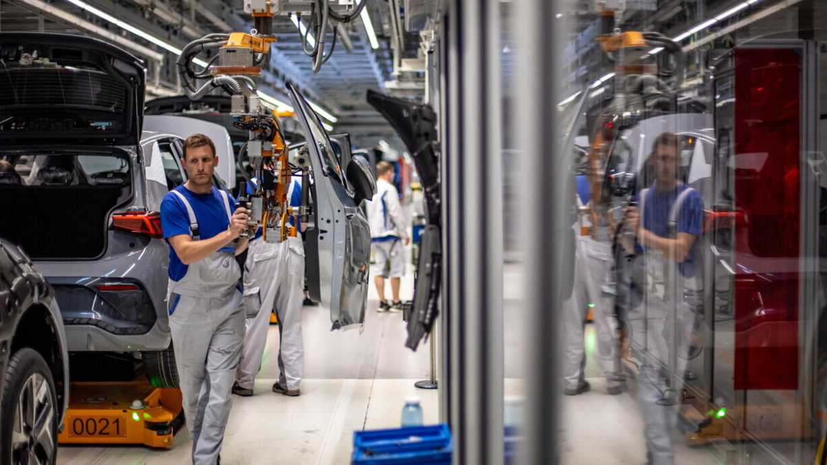 Immagine di Lavoratori introvabili, disoccupati e lavoratori in fuga. Il lavoro e i suoi tre spettri
