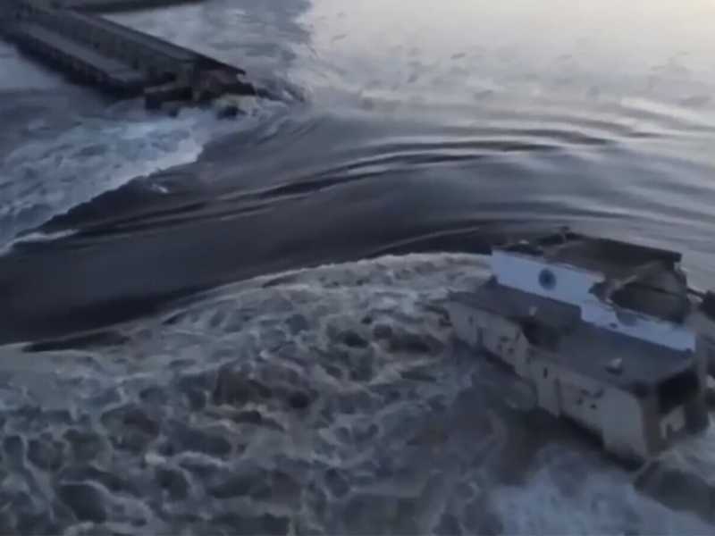 Che cosa sappiamo della distruzione della diga di Nova Kakhovka, nel sud dell'Ucraina