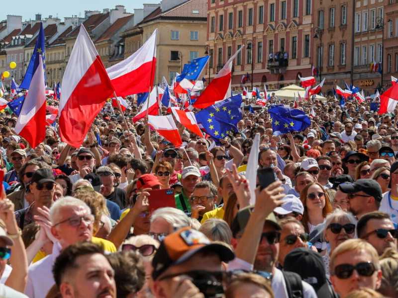 La manifestazione oceanica di Varsavia contro l’apatia