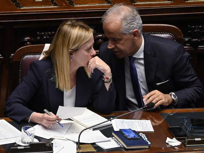Matteo Piantedosi e Giorgia Meloni (Ansa)