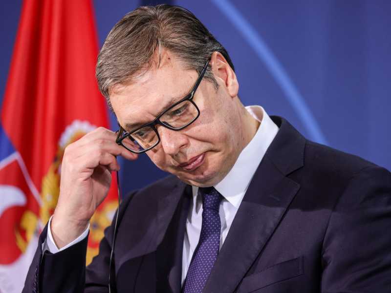 Crocevia Belgrado. Le armi serbe sono in Ucraina, e Vucic lo sa