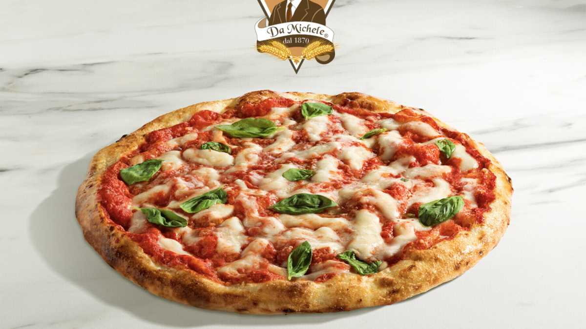 Immagine di La pizzeria da Michele di Napoli sfida Pizza Hut: arriva la margherita surgelata