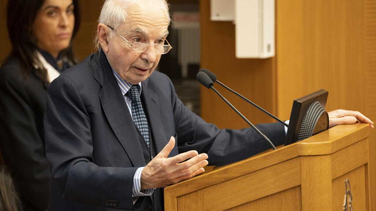 Immagine di Amato: "Meloni sia europeista e si allontani da Orbán"