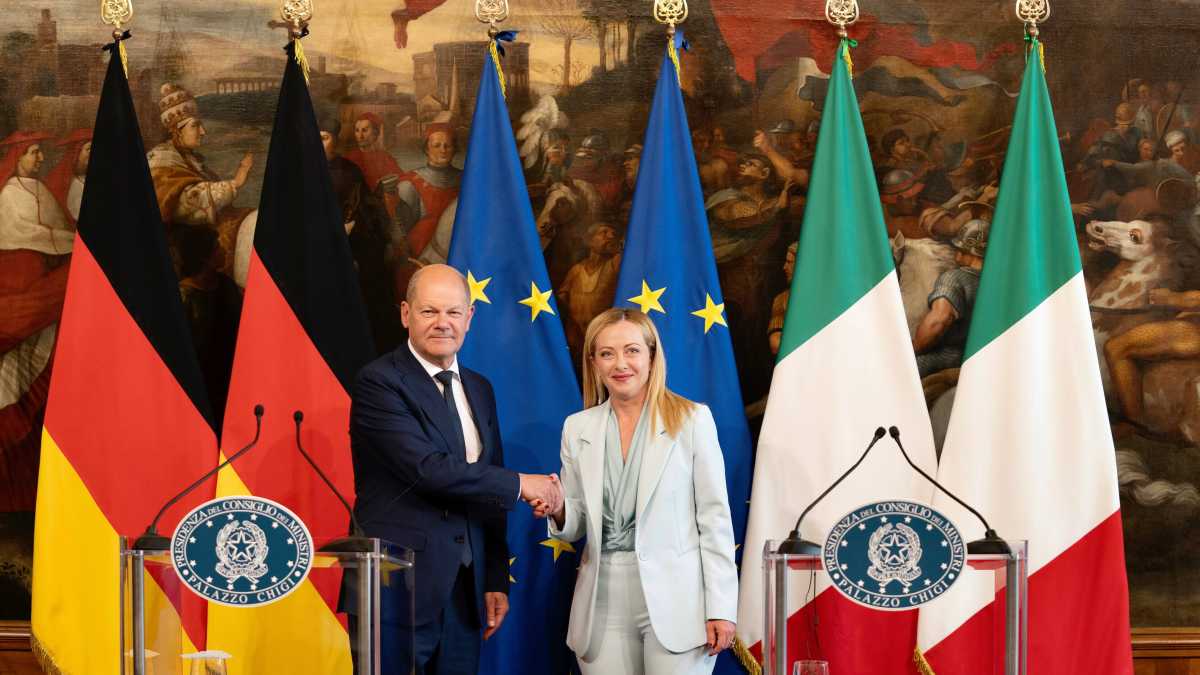Immagine di Meloni e Scholz: prove d'intesa sull'economia, ma restano i divari sui migranti
